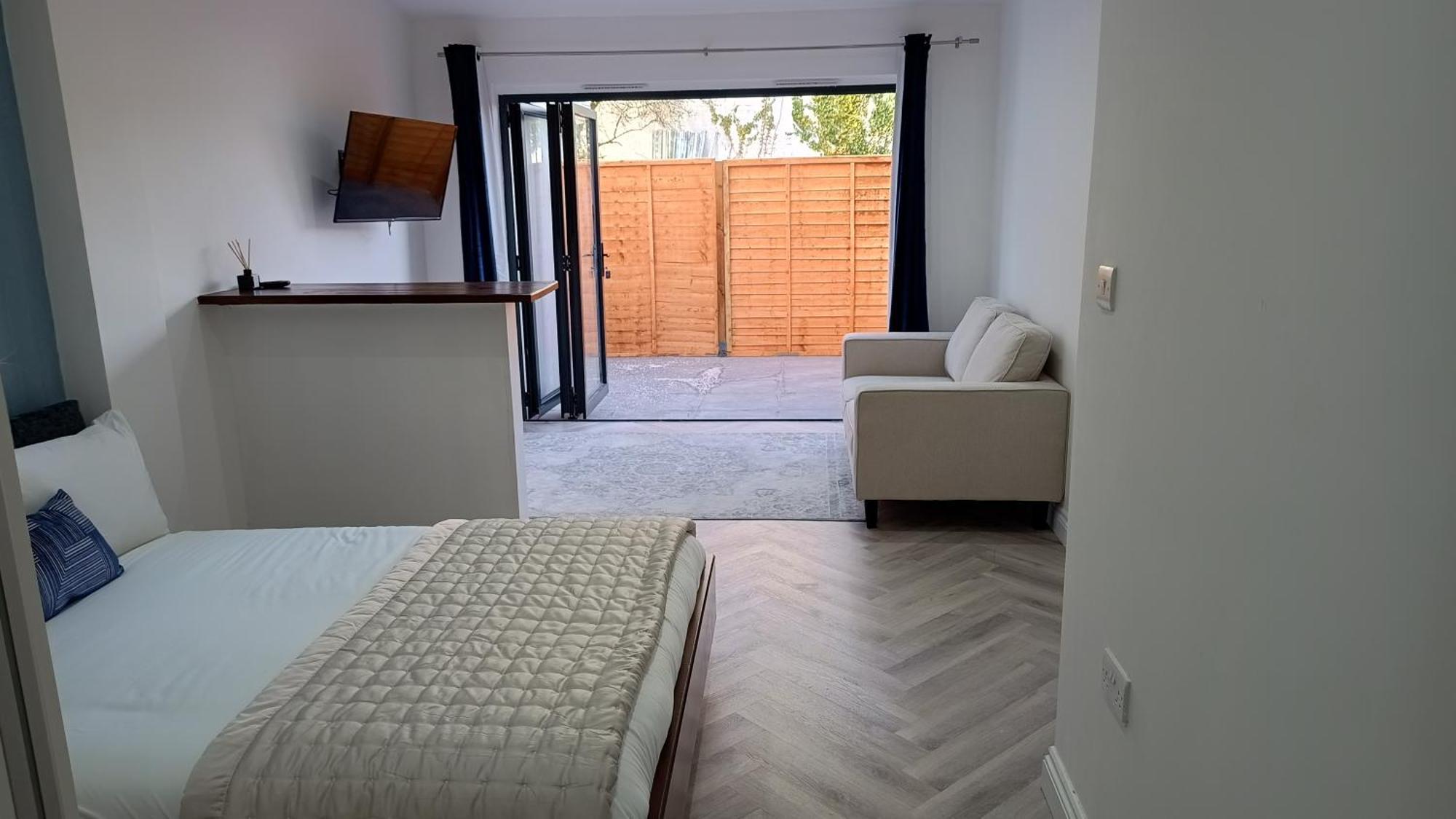 London Studios And Suites 해로우 외부 사진