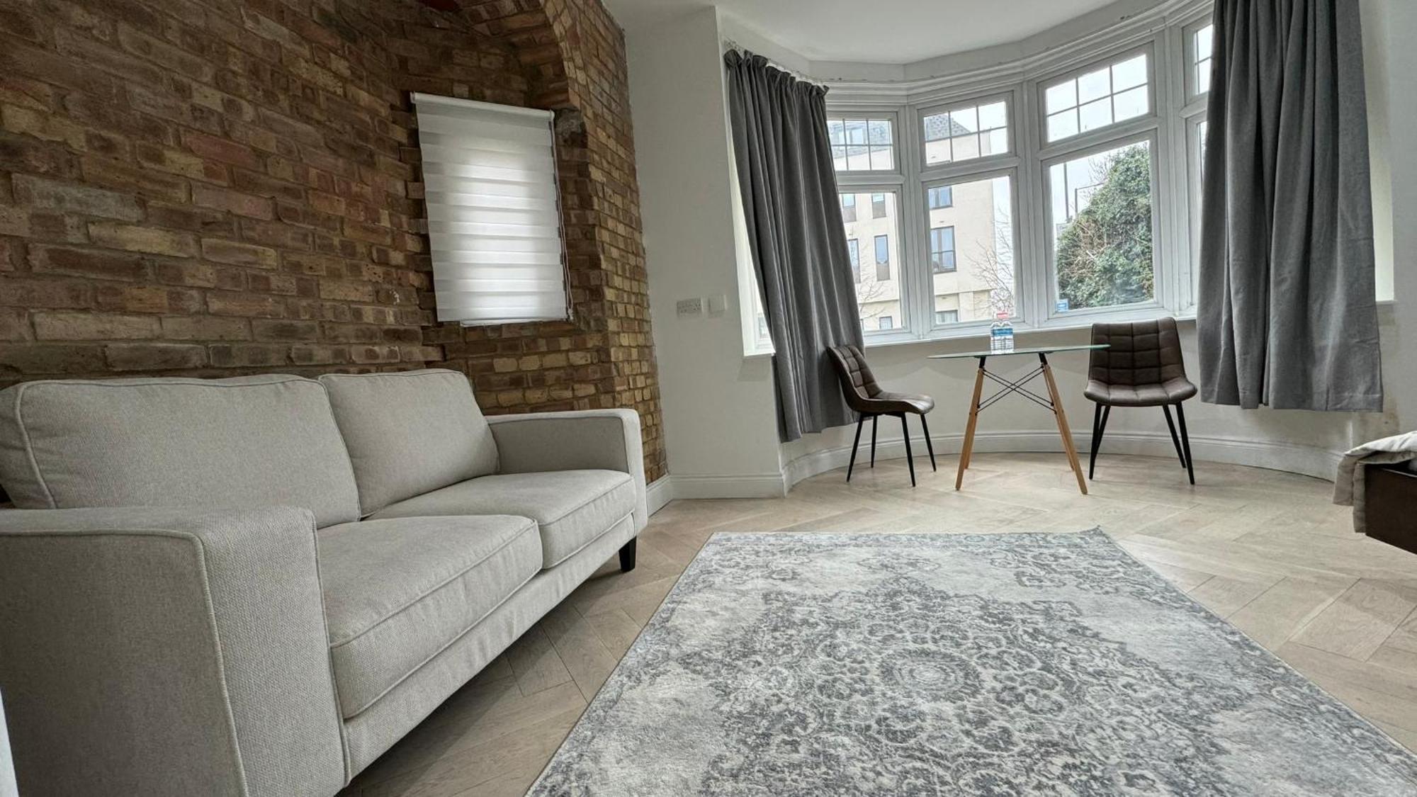 London Studios And Suites 해로우 외부 사진