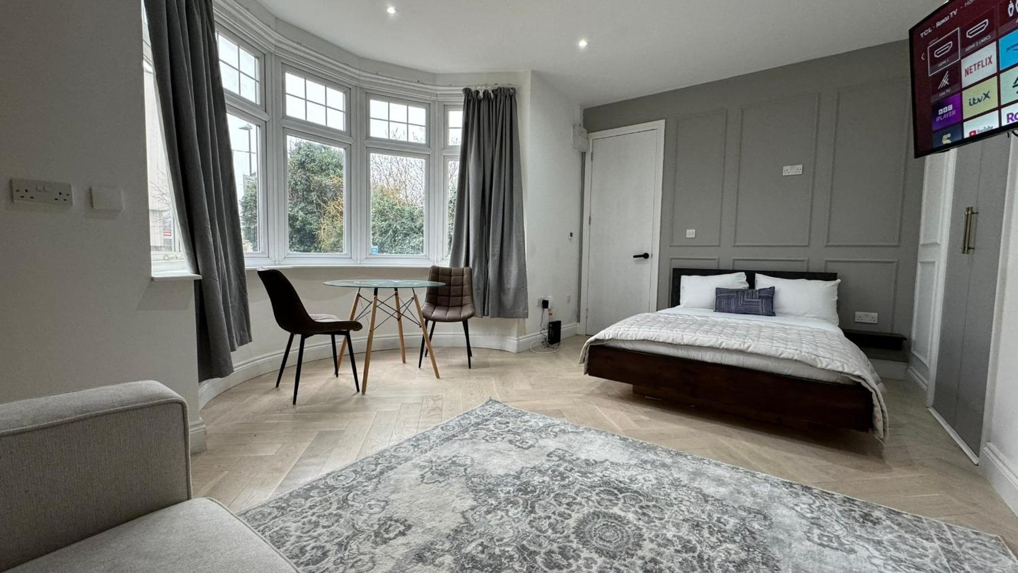 London Studios And Suites 해로우 외부 사진
