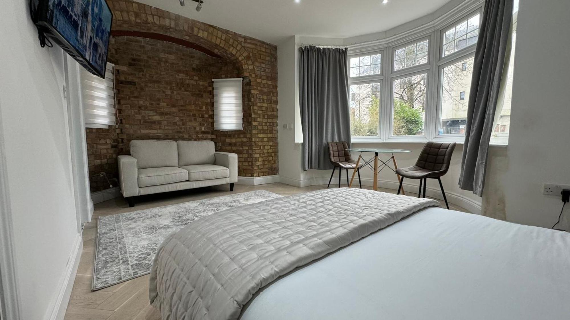 London Studios And Suites 해로우 외부 사진