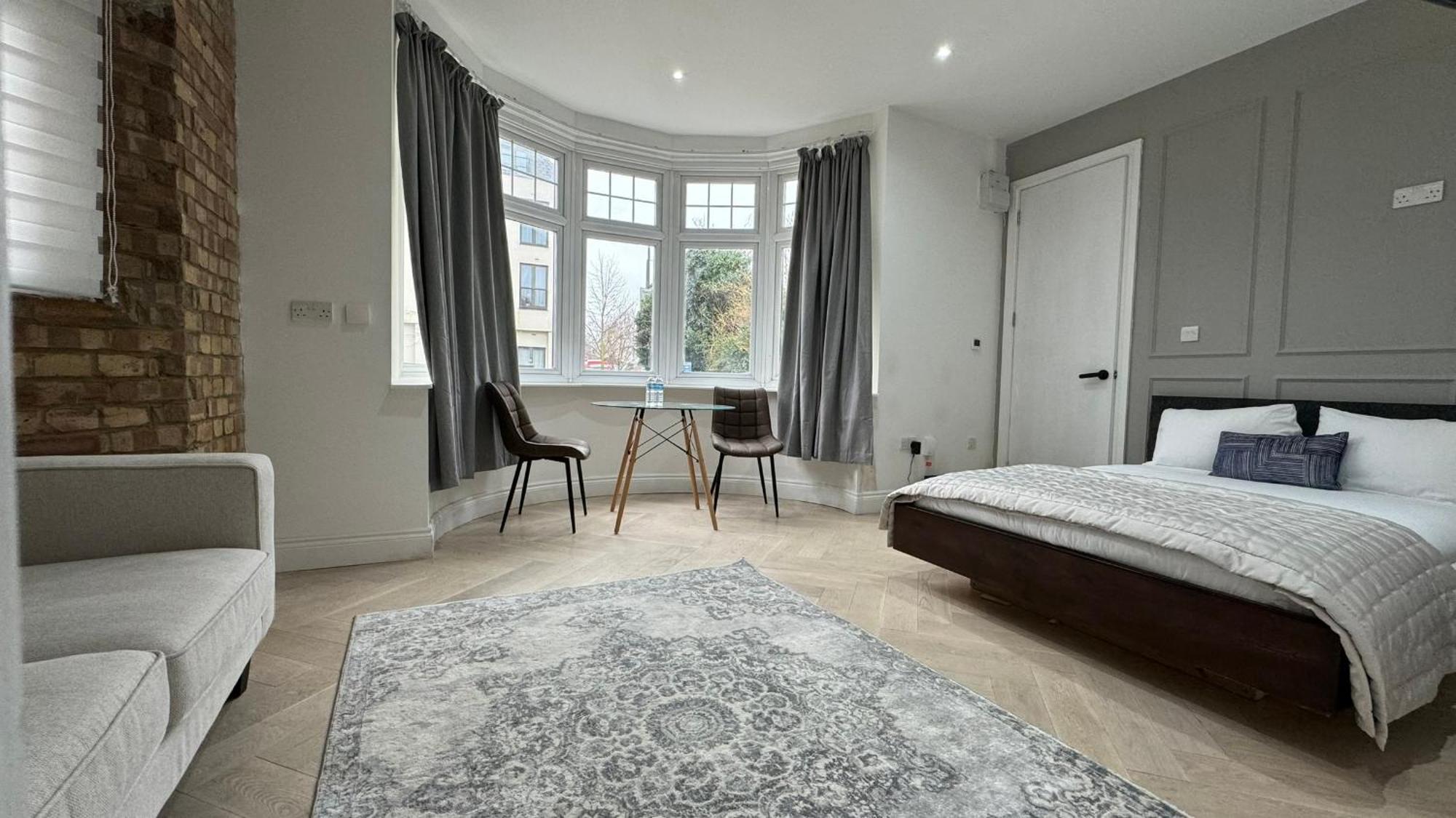London Studios And Suites 해로우 외부 사진