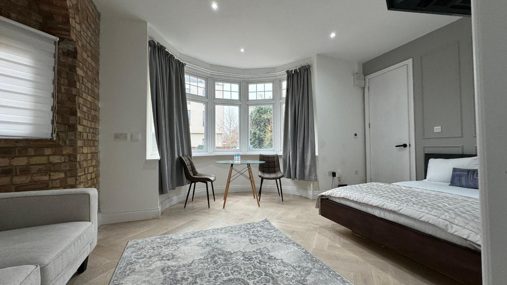 London Studios And Suites 해로우 외부 사진