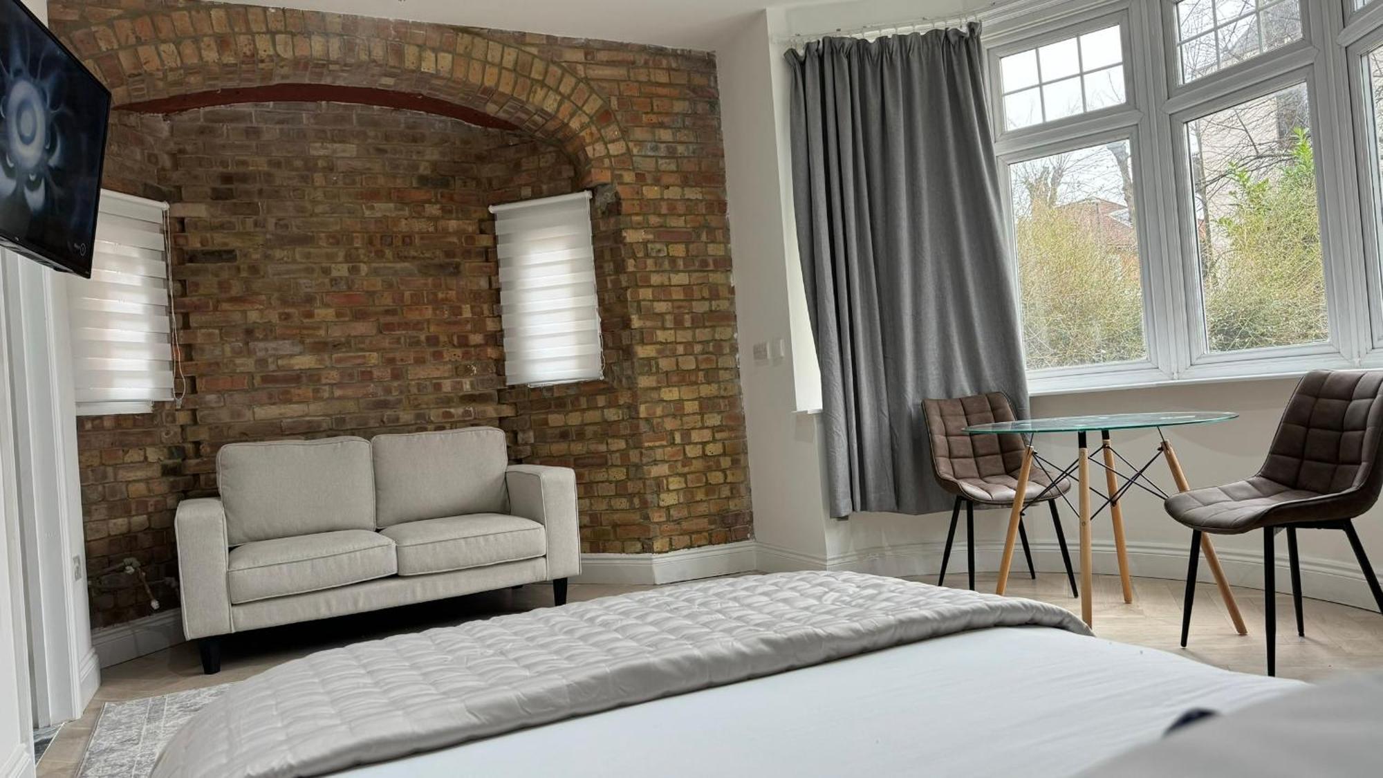 London Studios And Suites 해로우 외부 사진