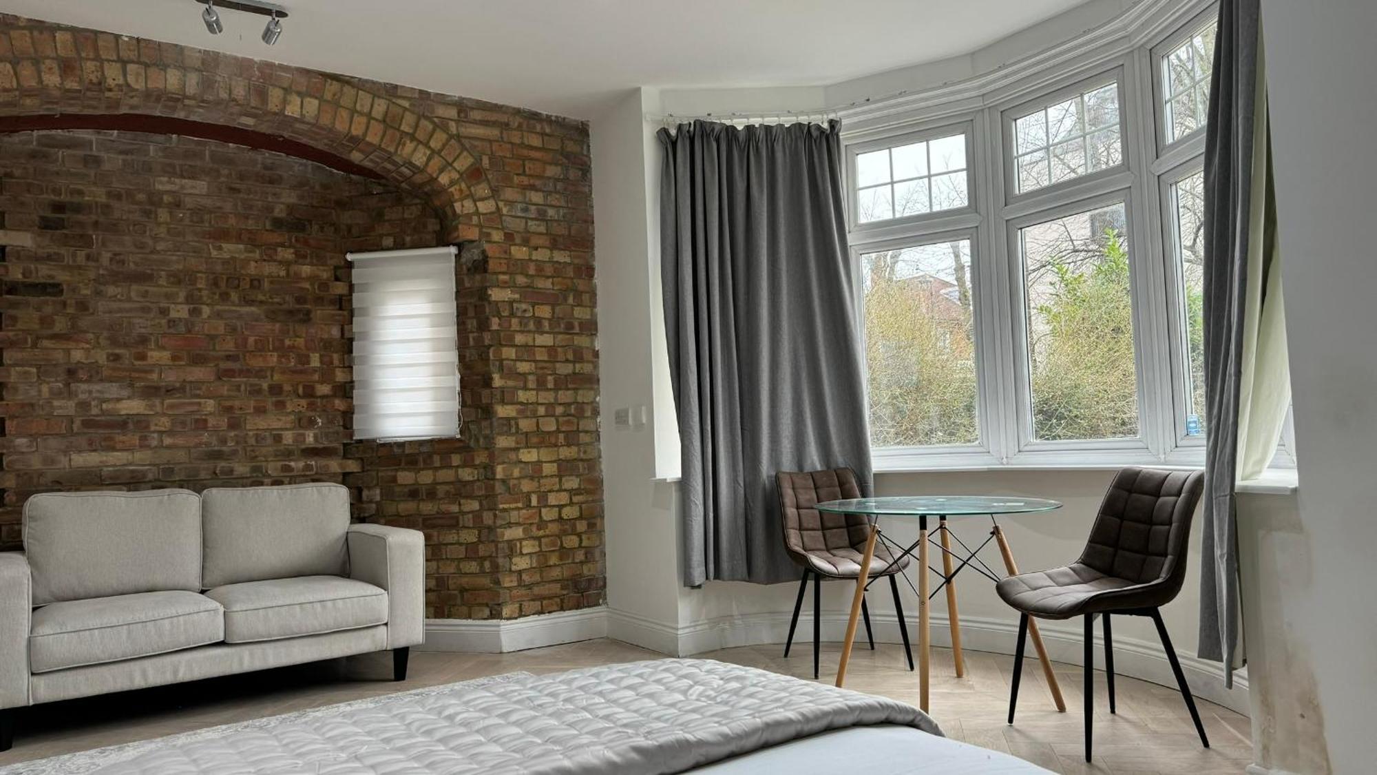 London Studios And Suites 해로우 외부 사진