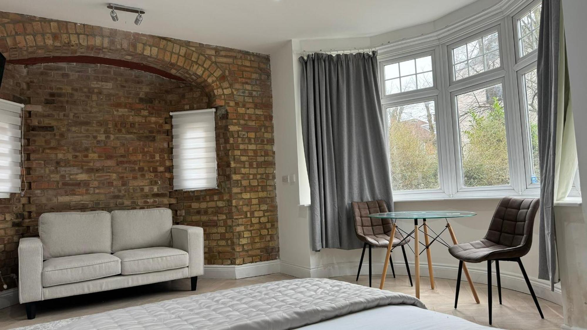 London Studios And Suites 해로우 외부 사진