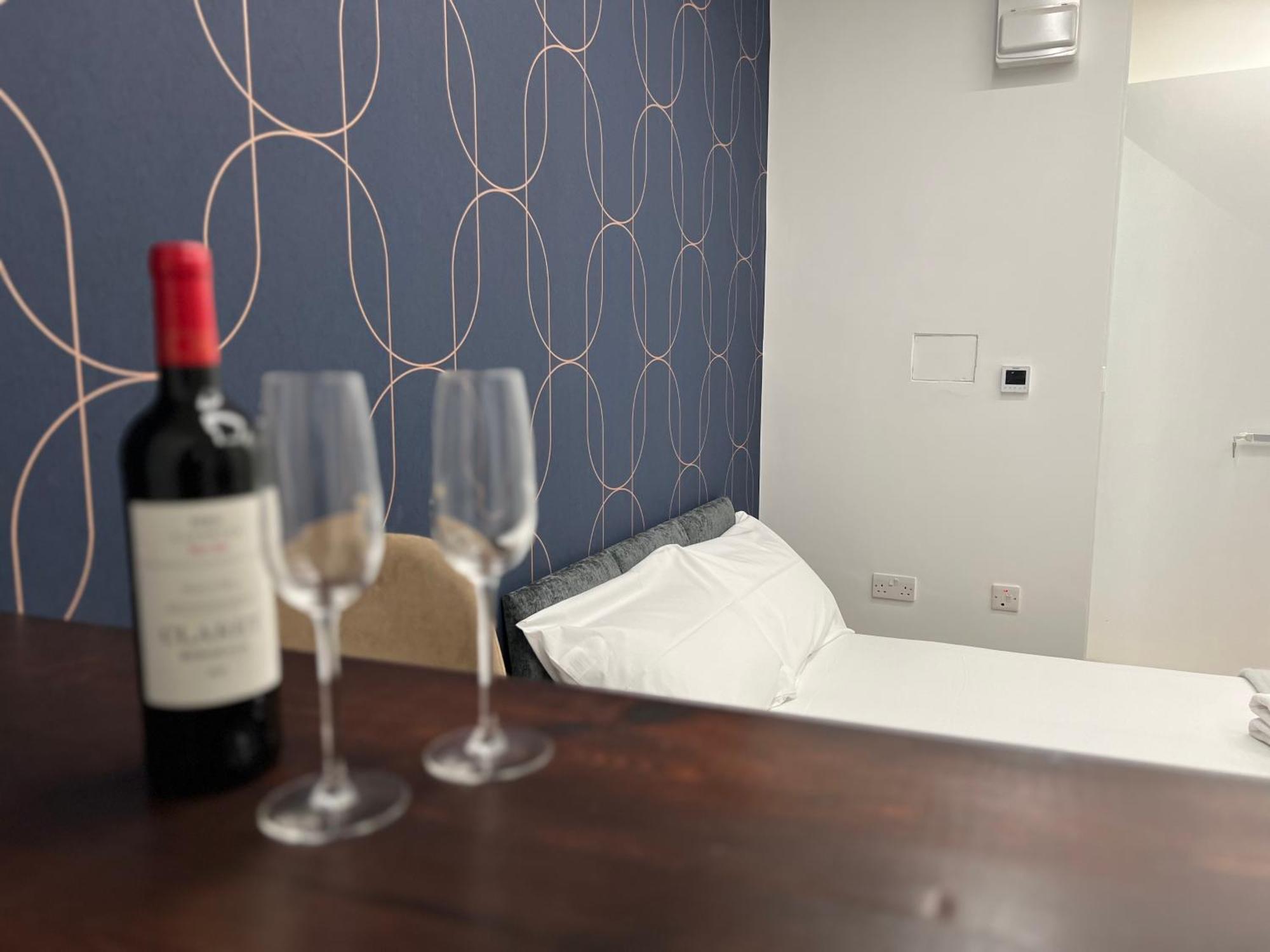 London Studios And Suites 해로우 외부 사진