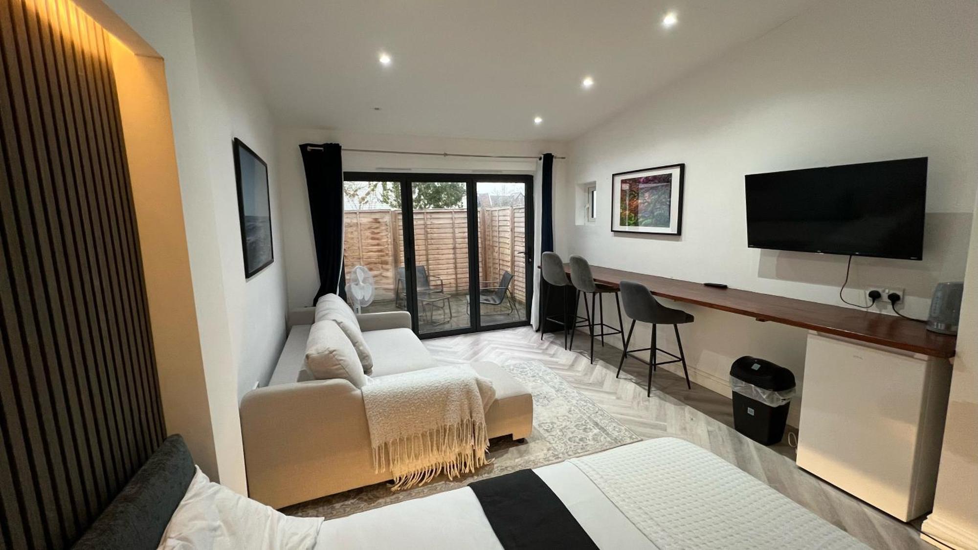 London Studios And Suites 해로우 외부 사진