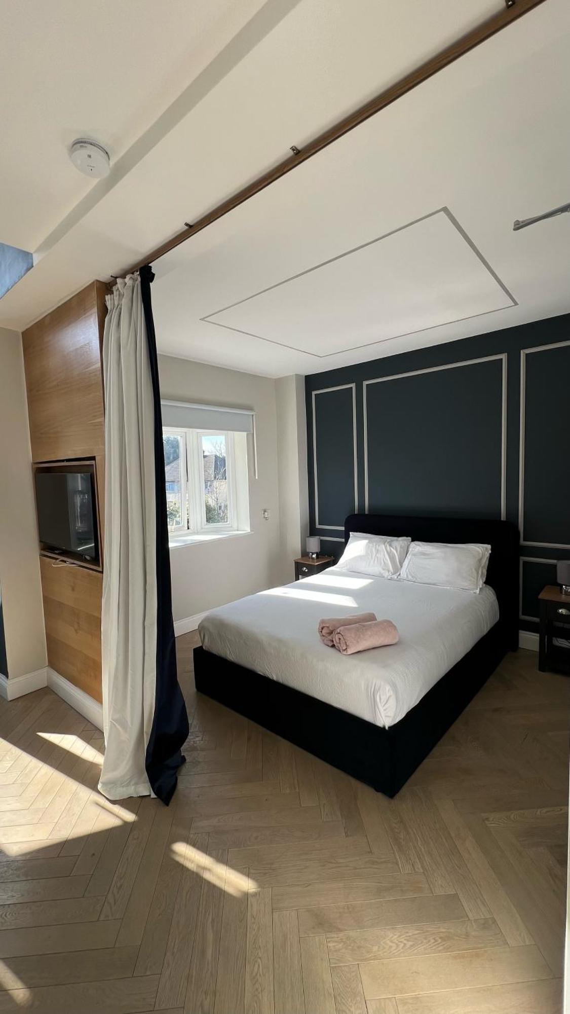 London Studios And Suites 해로우 외부 사진